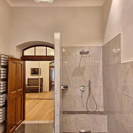 Stadtpalais Marché-suite Maximal 2 Personen Und 1 Kleinkind Apartment