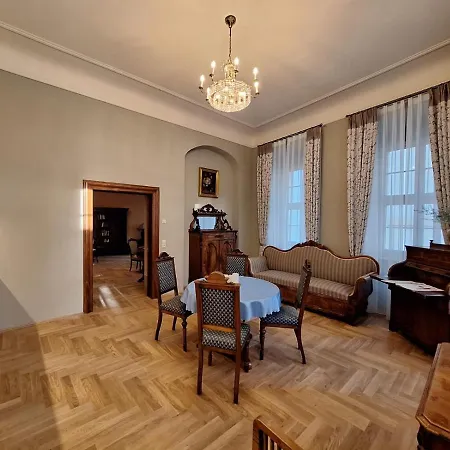 Stadtpalais Marché-suite Maximal 2 Personen Und 1 Kleinkind *