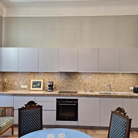 Stadtpalais Marché-suite Maximal 2 Personen Und 1 Kleinkind Appartamento *