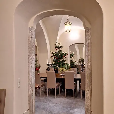 Stadtpalais Marche-suite Maximal 2 Personen Und 1 Kleinkind Apartment