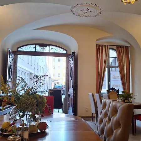 Stadtpalais Marche-suite Maximal 2 Personen Und 1 Kleinkind *