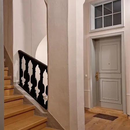 Stadtpalais Marche-suite Maximal 2 Personen Und 1 Kleinkind *