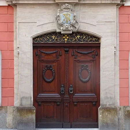 Stadtpalais Marche-suite Maximal 2 Personen Und 1 Kleinkind *