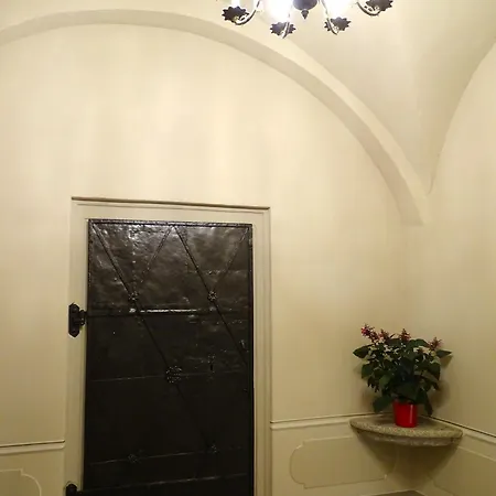 Stadtpalais Marché-suite Maximal 2 Personen Und 1 Kleinkind *