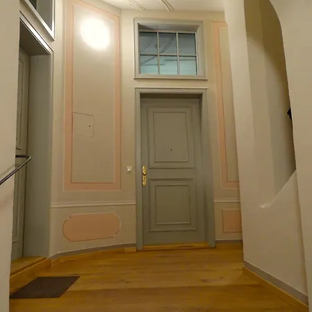 Stadtpalais Marché-suite Maximal 2 Personen Und 1 Kleinkind *