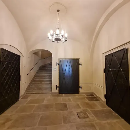 Stadtpalais Marche-suite Maximal 2 Personen Und 1 Kleinkind Appartement